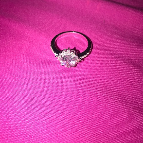 Ring - Picture 3 of 4